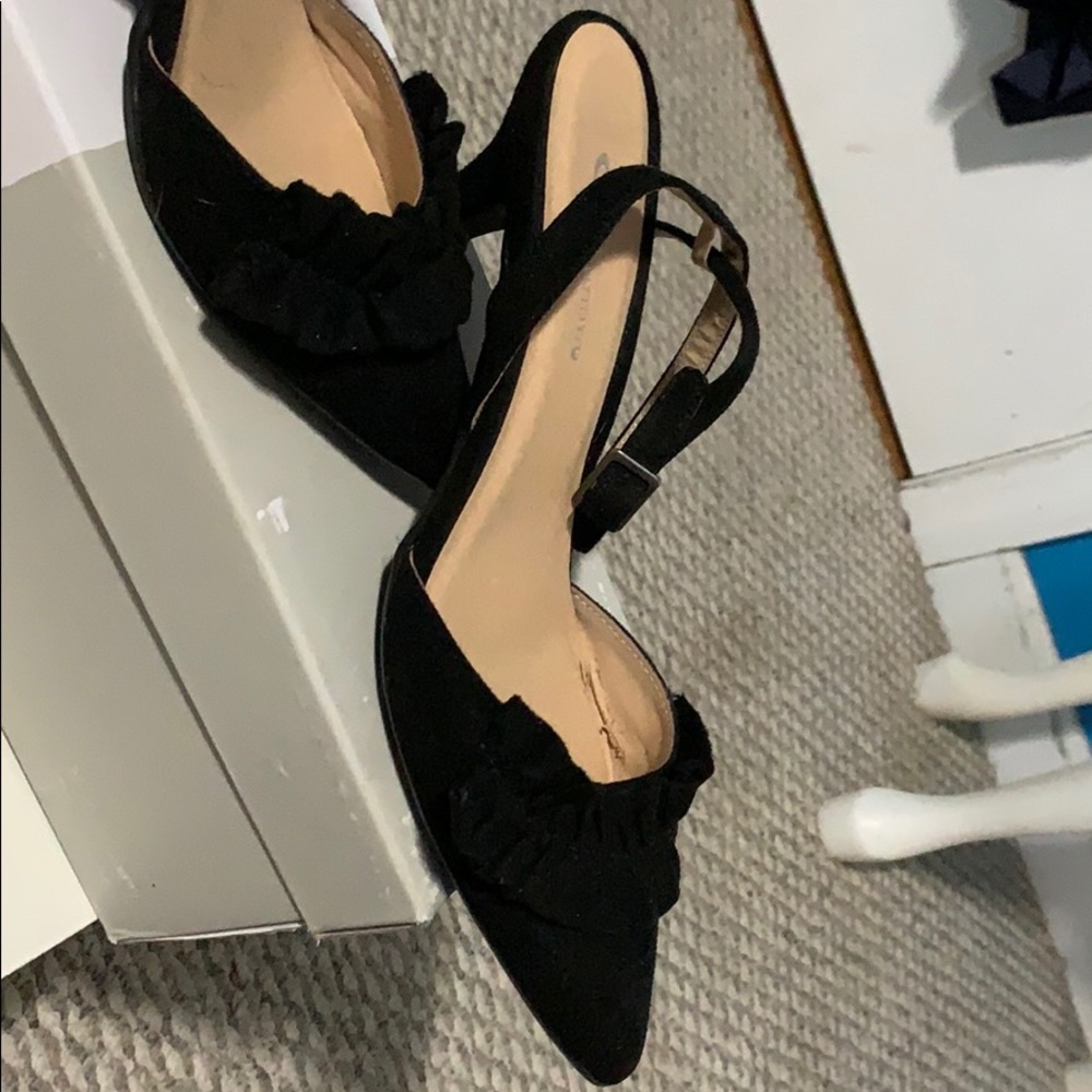 Chinese Laundry 2” black strapped heels